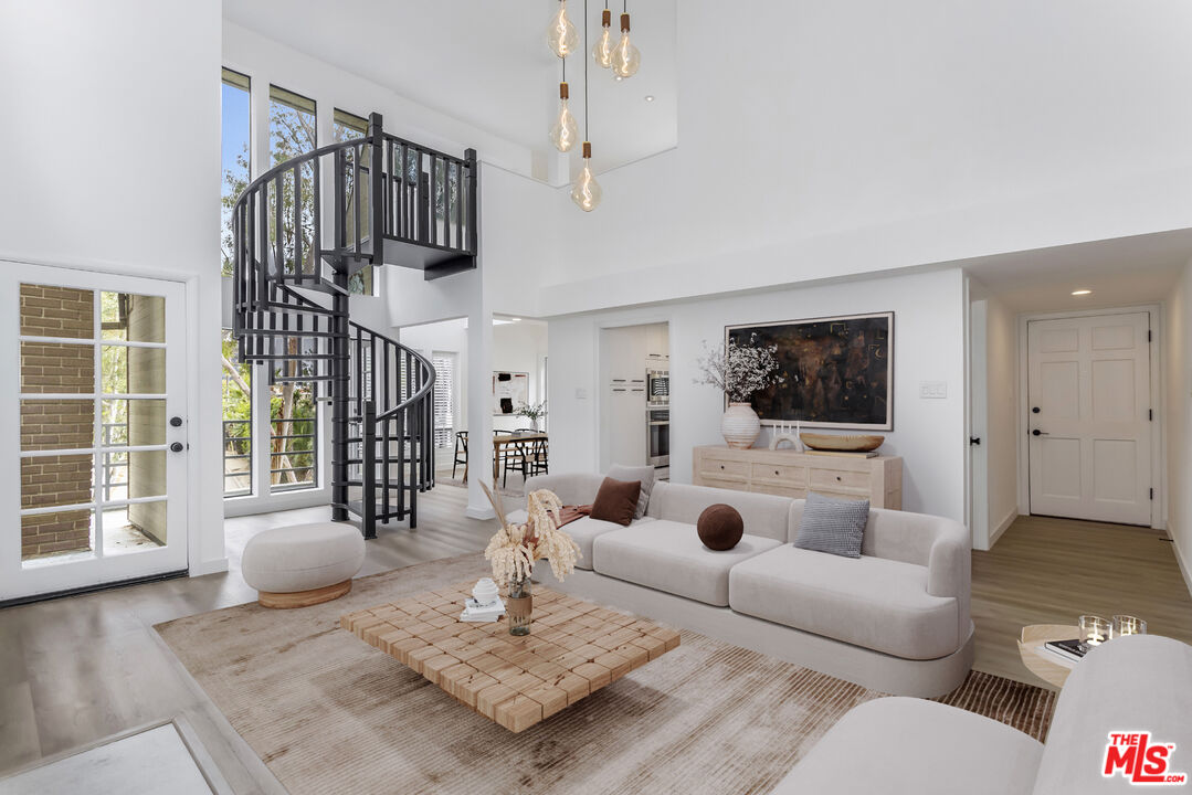 11601 Montana Ave Unit: PH7
