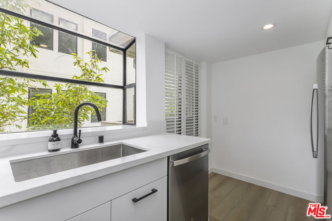 11601 Montana Ave Unit: PH7