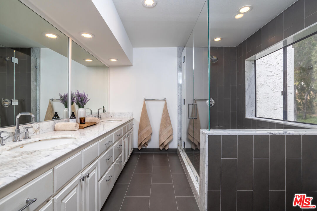 11601 Montana Ave Unit: PH7