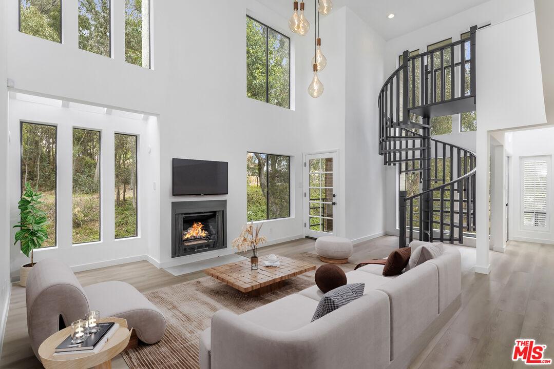 11601 Montana Ave Unit: PH7