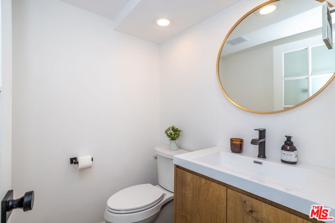 11601 Montana Ave Unit: PH7