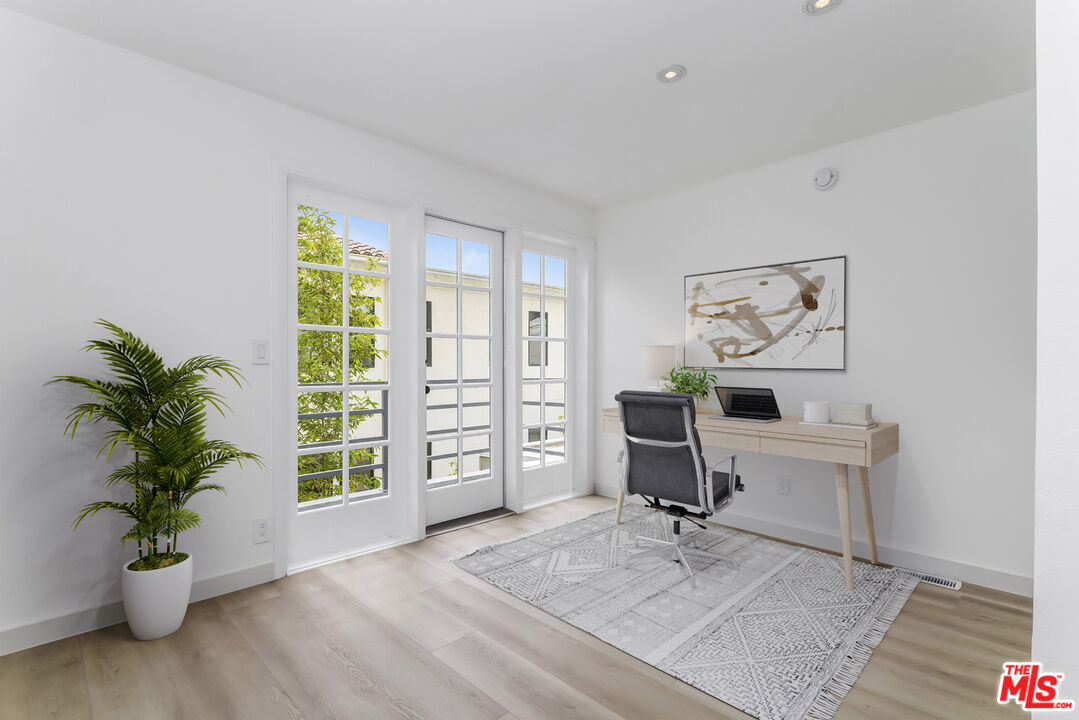 11601 Montana Ave Unit: PH7