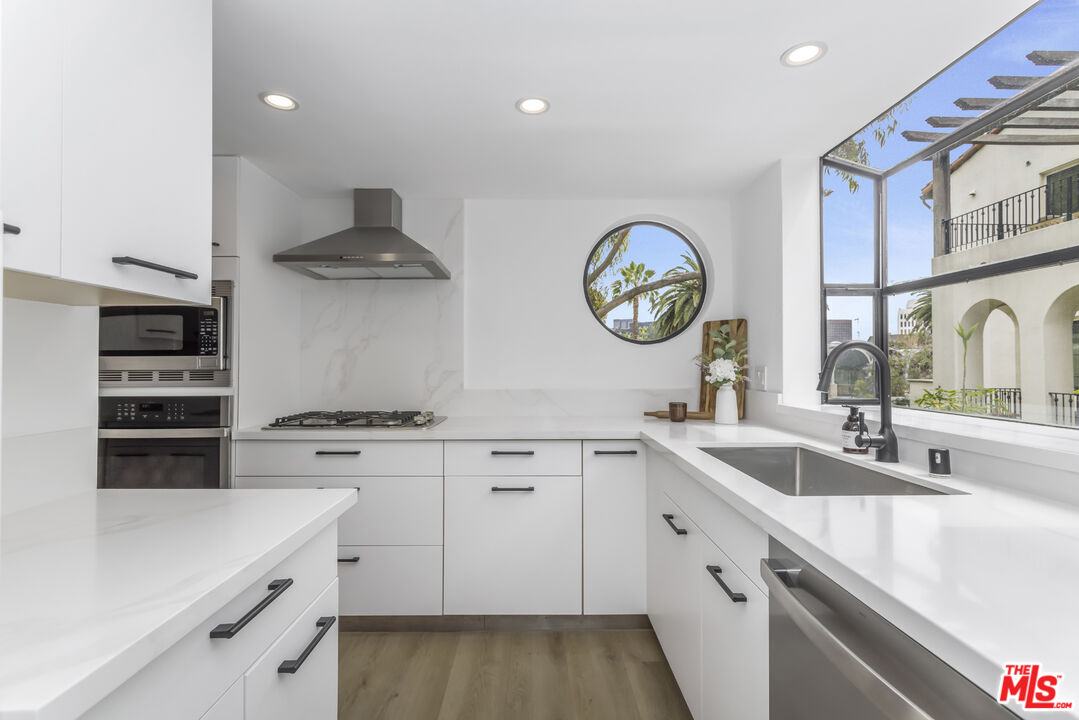 11601 Montana Ave Unit: PH7