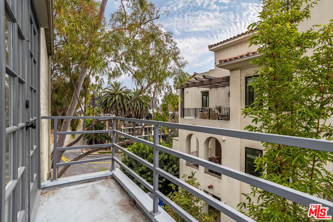 11601 Montana Ave Unit: PH7