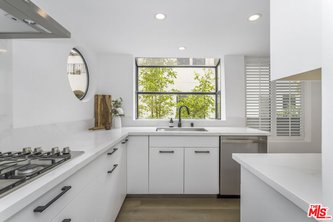 11601 Montana Ave Unit: PH7