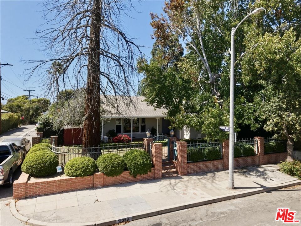 11359 Biona Dr