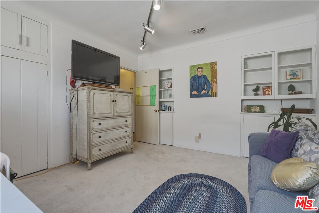 11359 Biona Dr