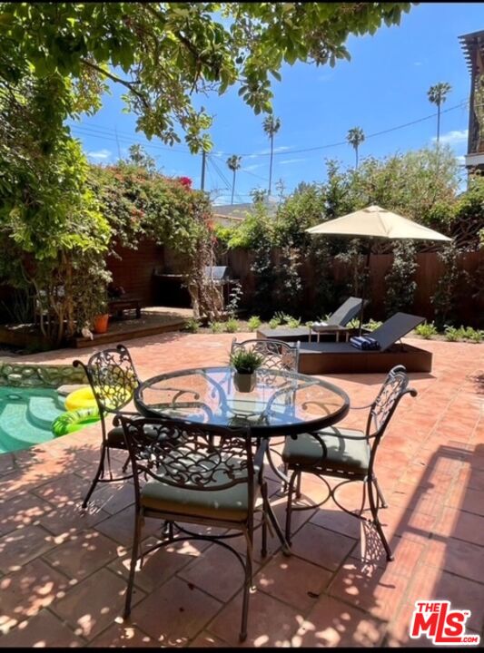 12318 Dorothy St