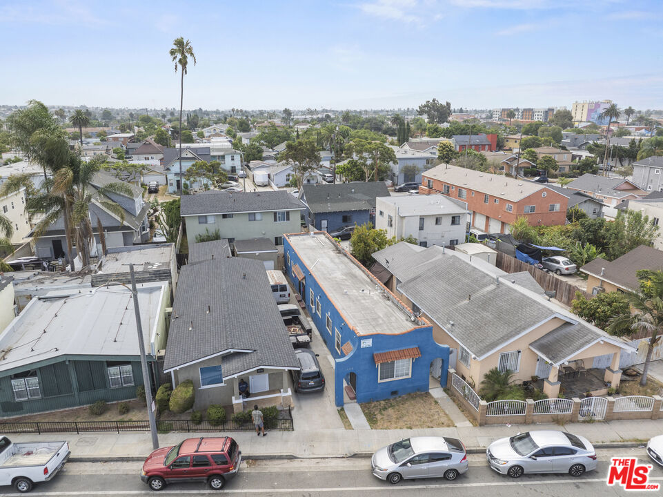 1442 Alamitos Ave