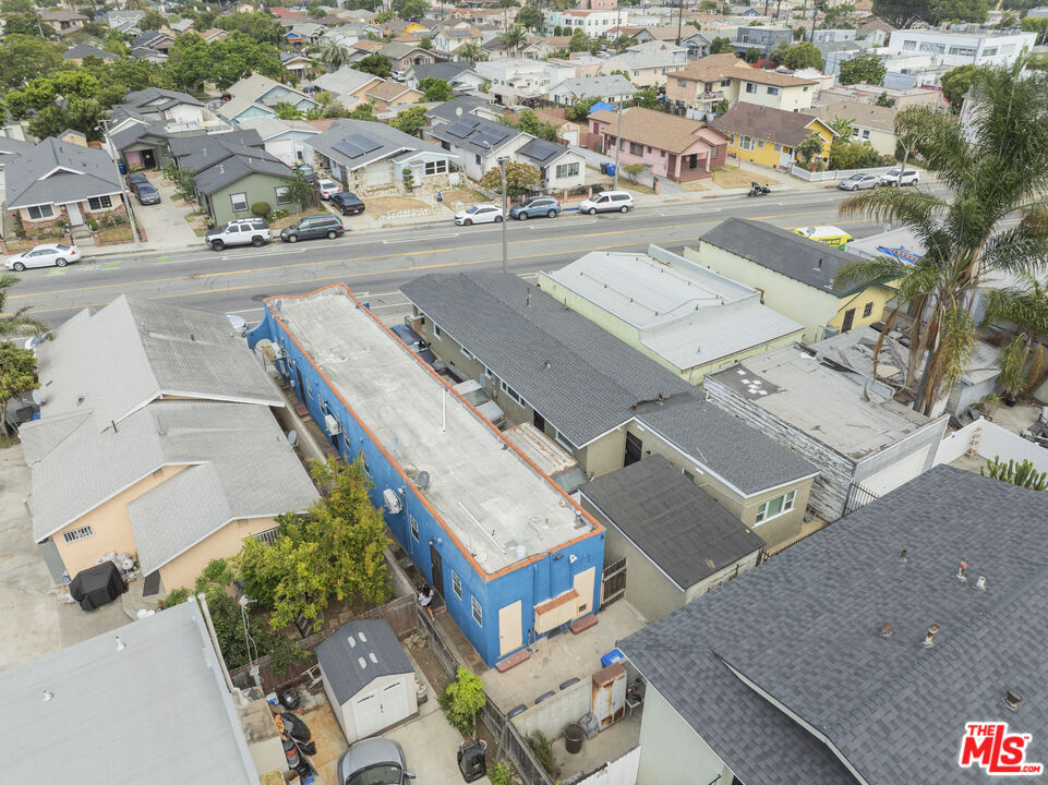 1442 Alamitos Ave