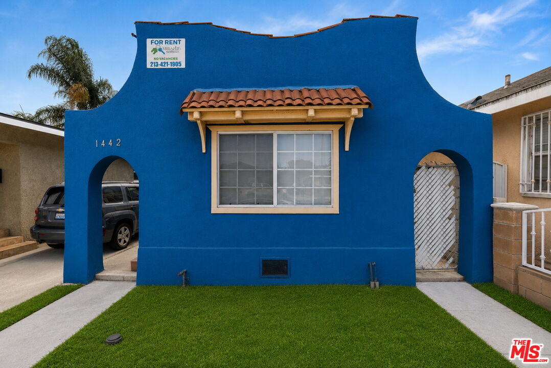 1442 Alamitos Ave