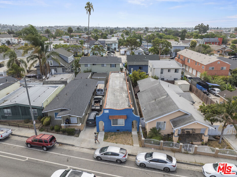 1442 Alamitos Ave