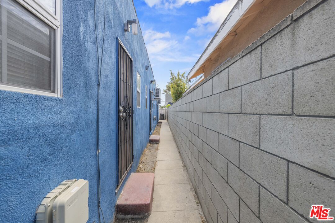 1442 Alamitos Ave