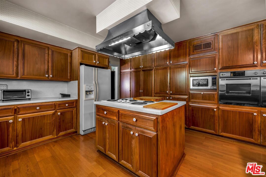 575 E Channel Rd