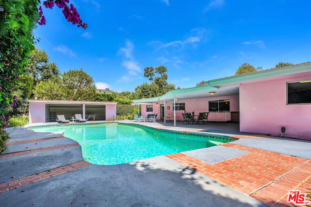 575 E Channel Rd