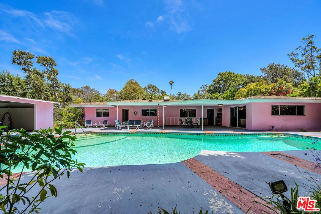 575 E Channel Rd