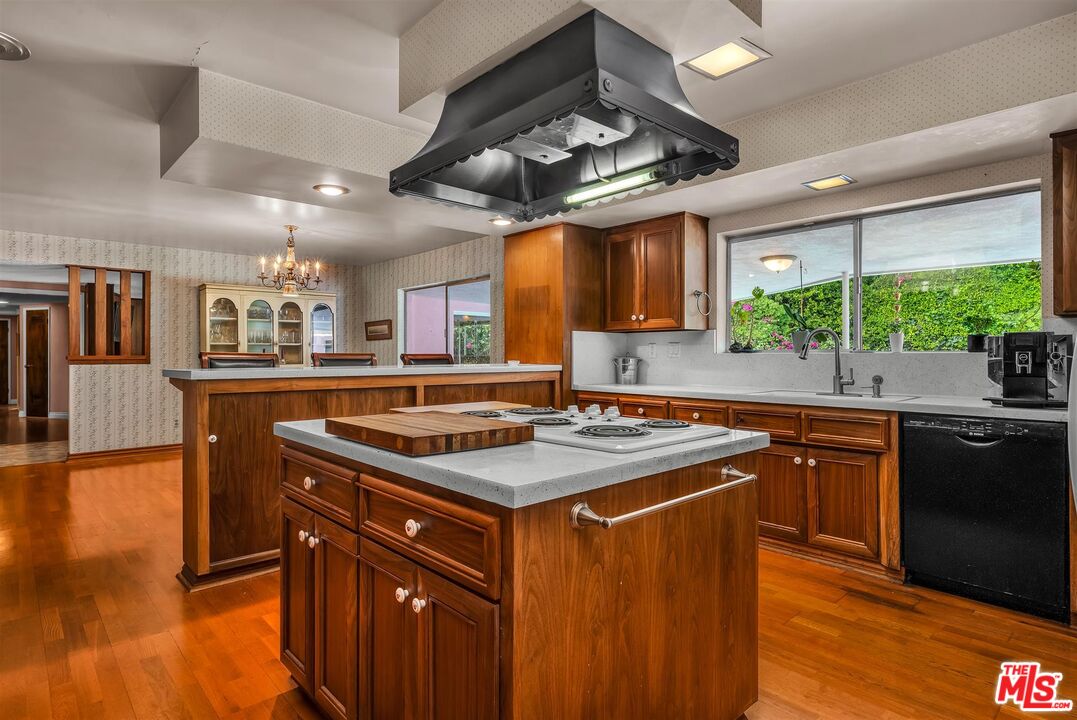 575 E Channel Rd