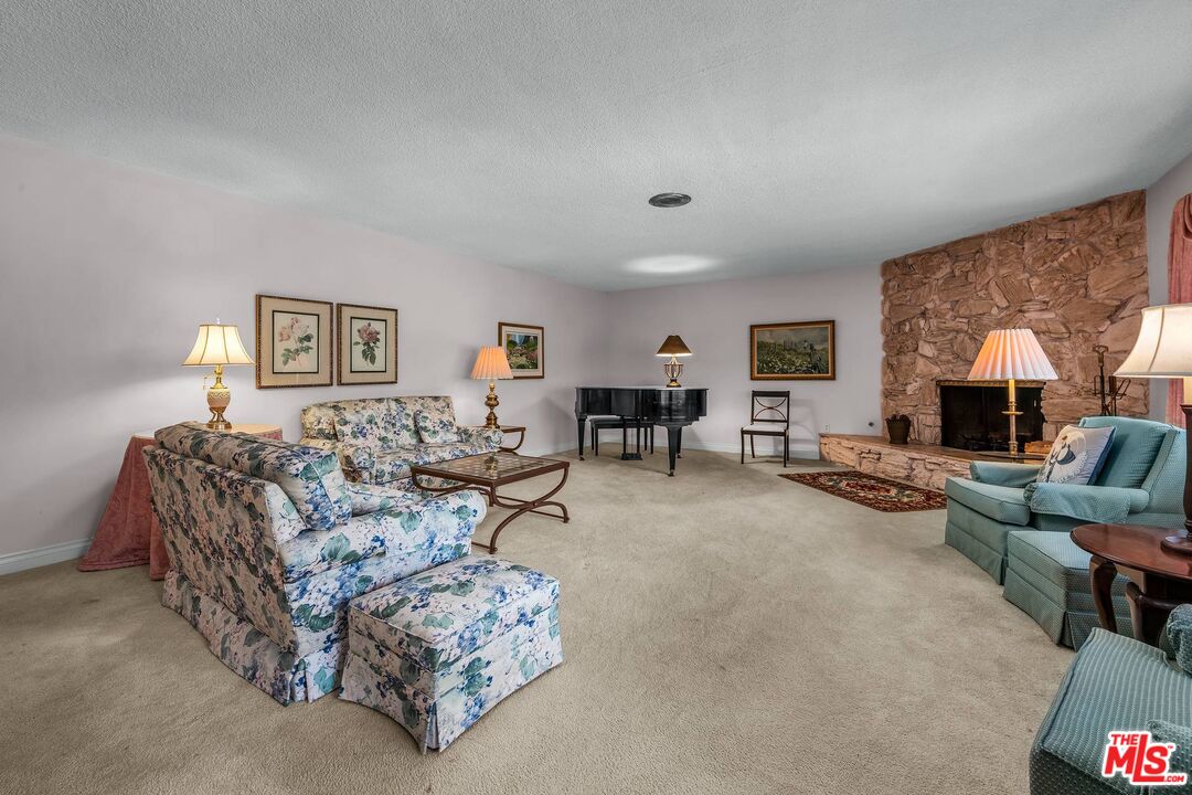 575 E Channel Rd