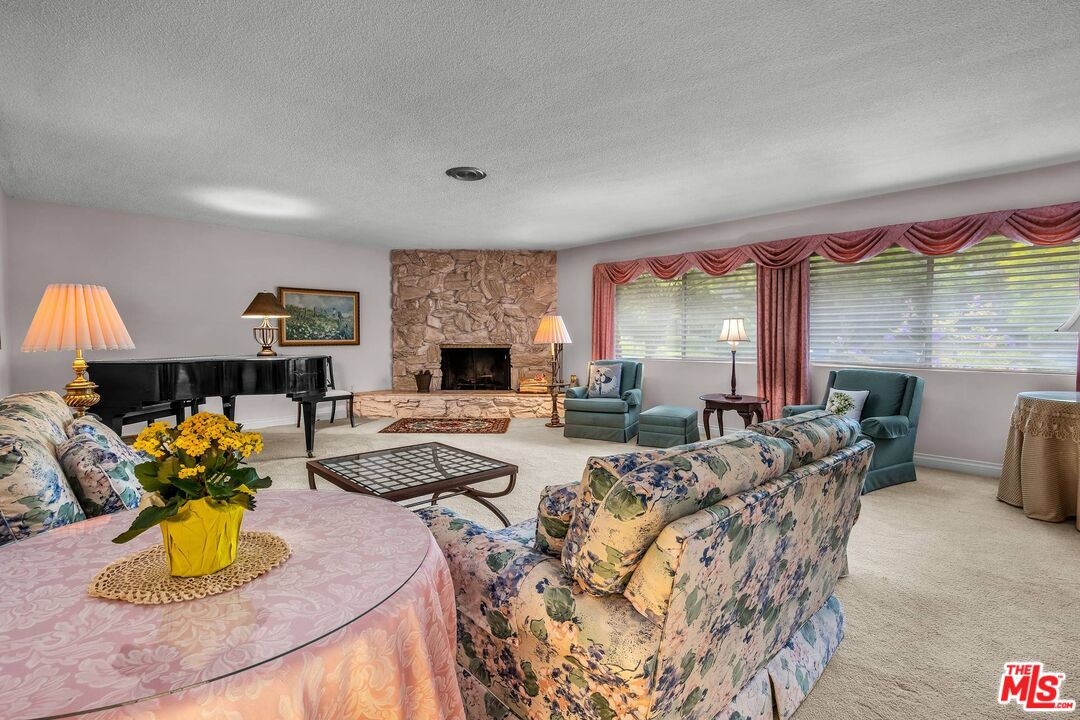 575 E Channel Rd