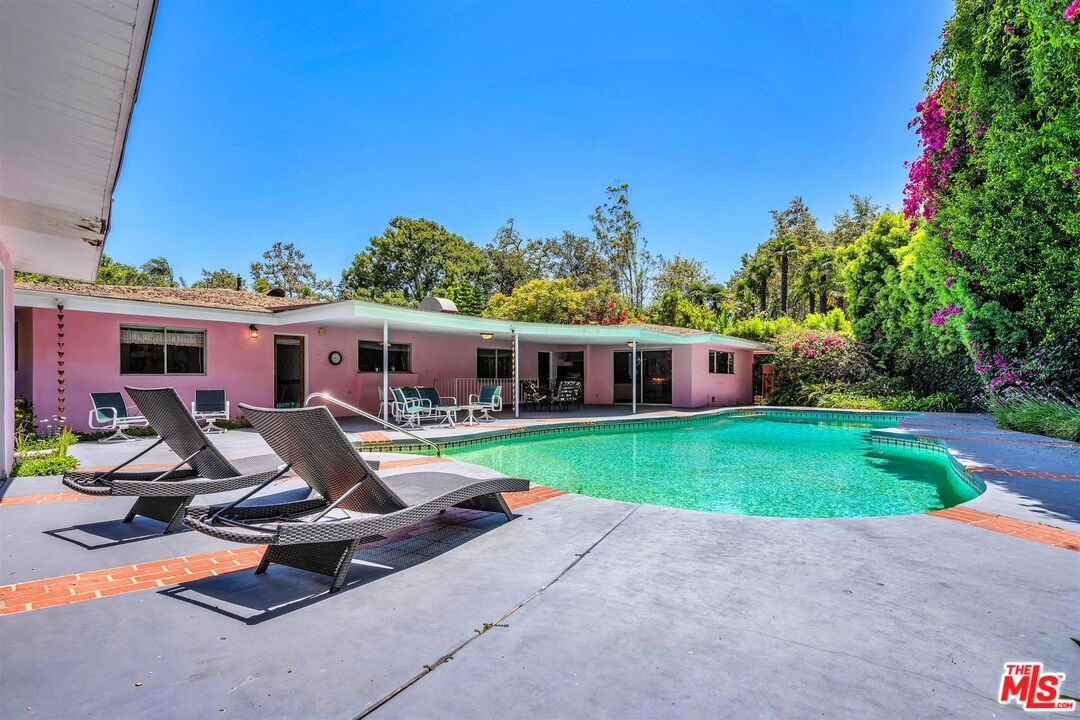 575 E Channel Rd