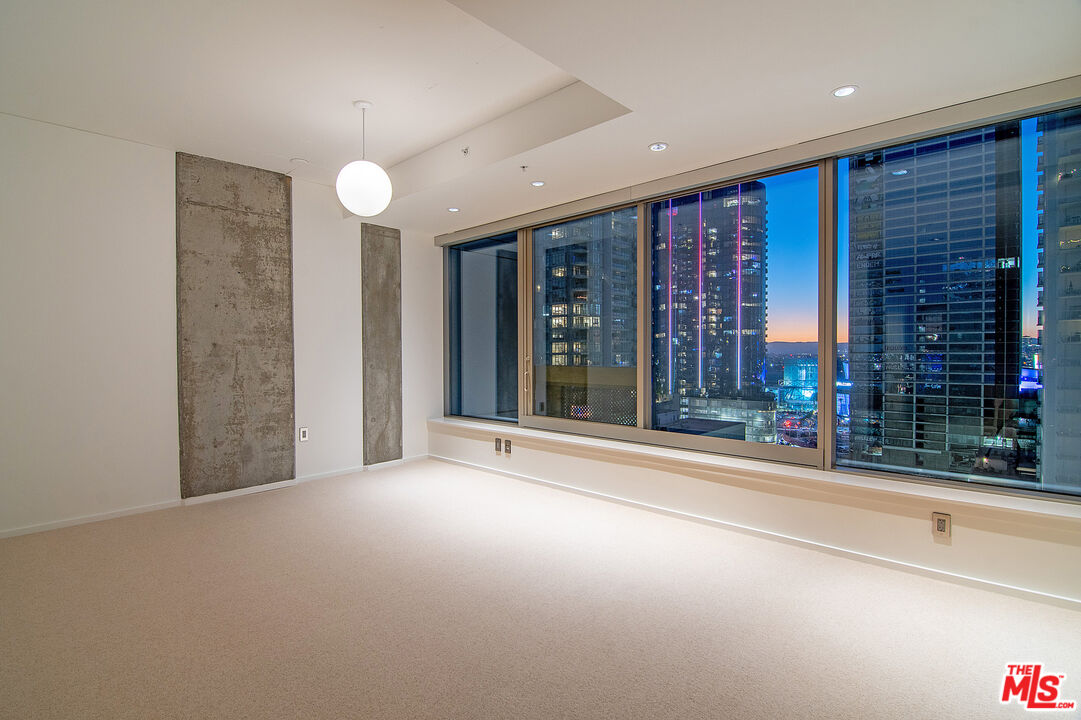 1155 S Grand Ave Unit: 1511
