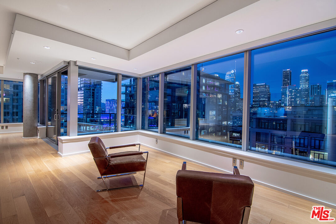 1155 S Grand Ave Unit: 1511