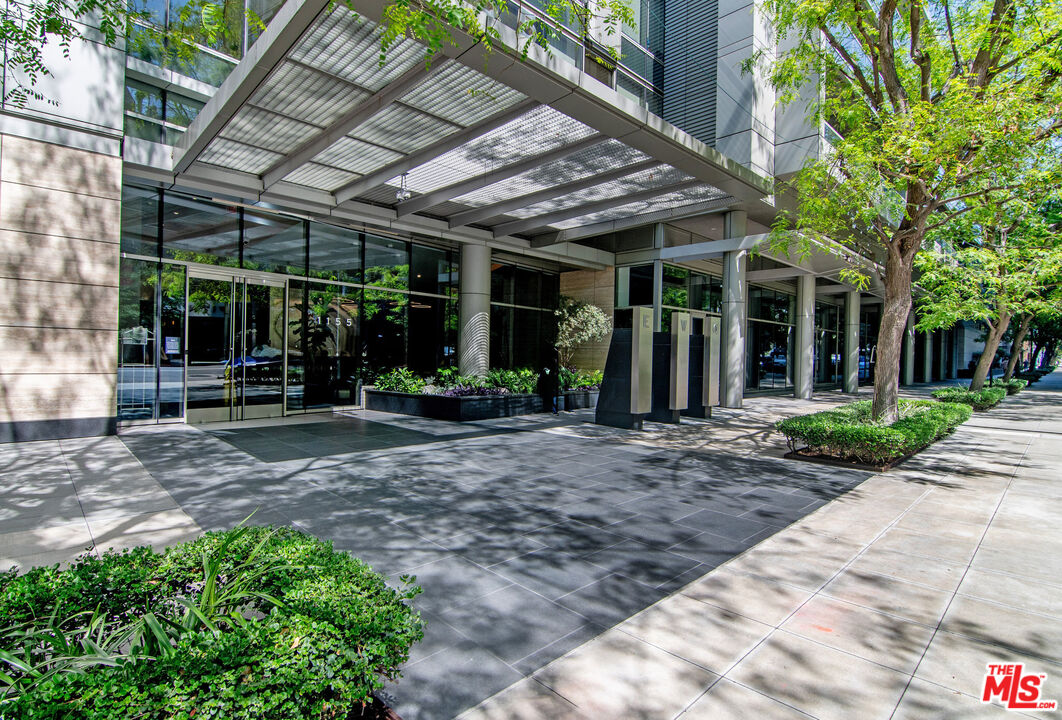 1155 S Grand Ave Unit: 1511