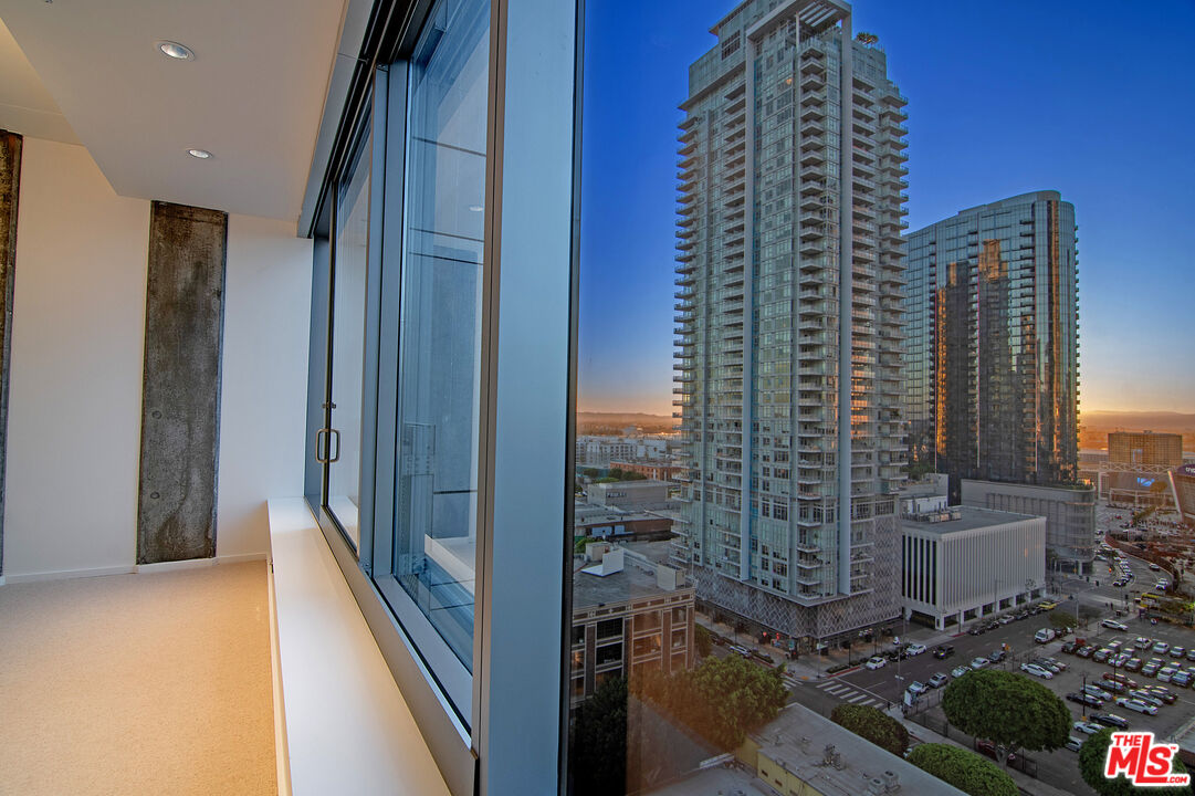 1155 S Grand Ave Unit: 1511