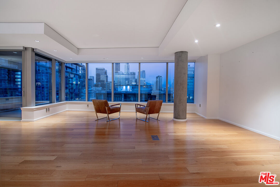 1155 S Grand Ave Unit: 1511