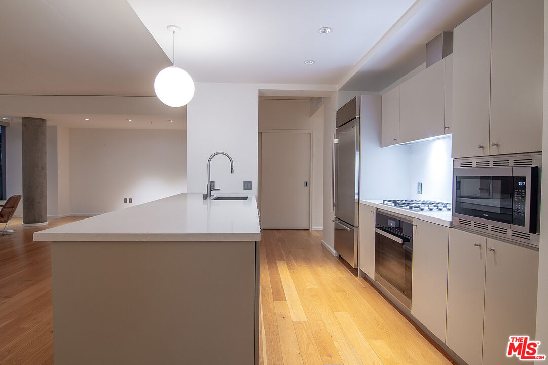 1155 S Grand Ave Unit: 1511