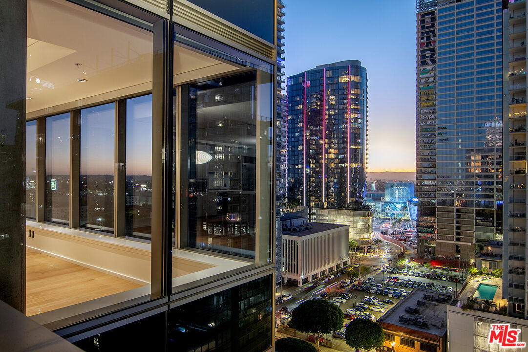 1155 S Grand Ave Unit: 1511