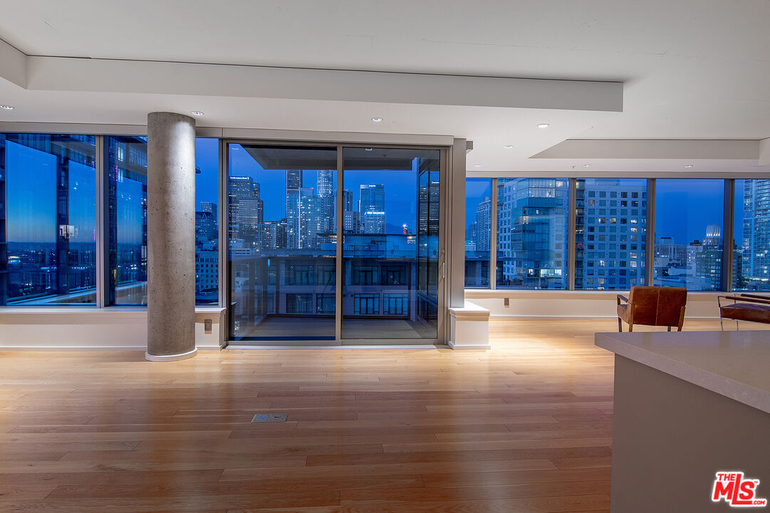 1155 S Grand Ave Unit: 1511