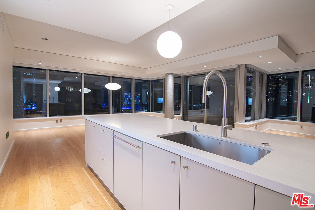 1155 S Grand Ave Unit: 1511
