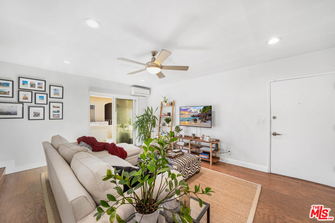933 11th St Unit: 18