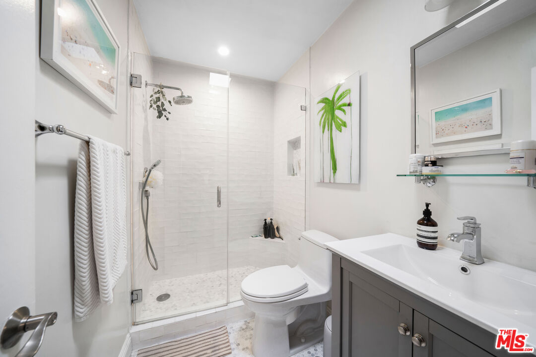 933 11th St Unit: 18