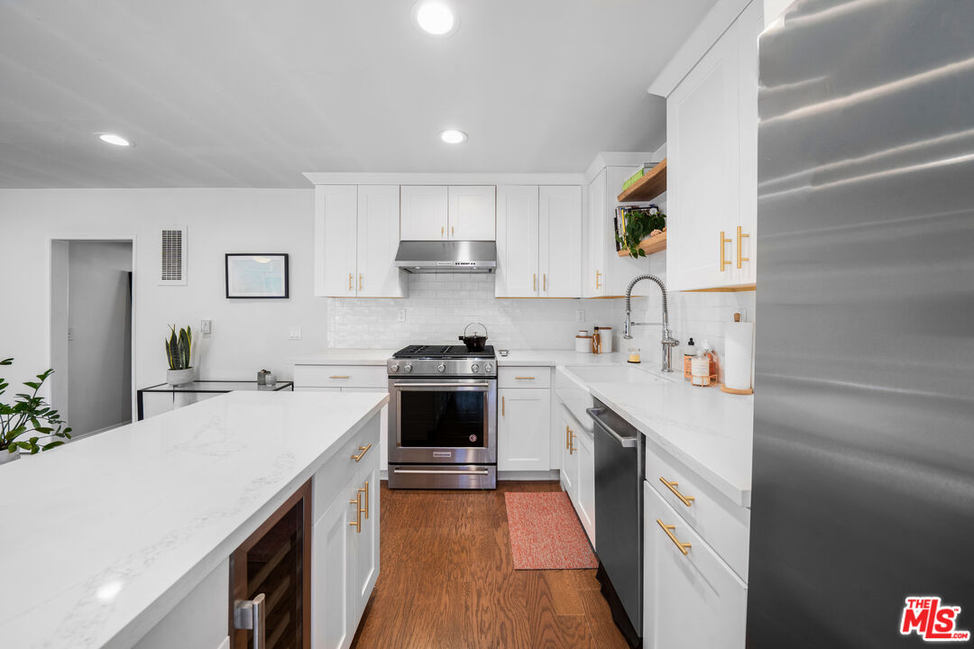 933 11th St Unit: 18
