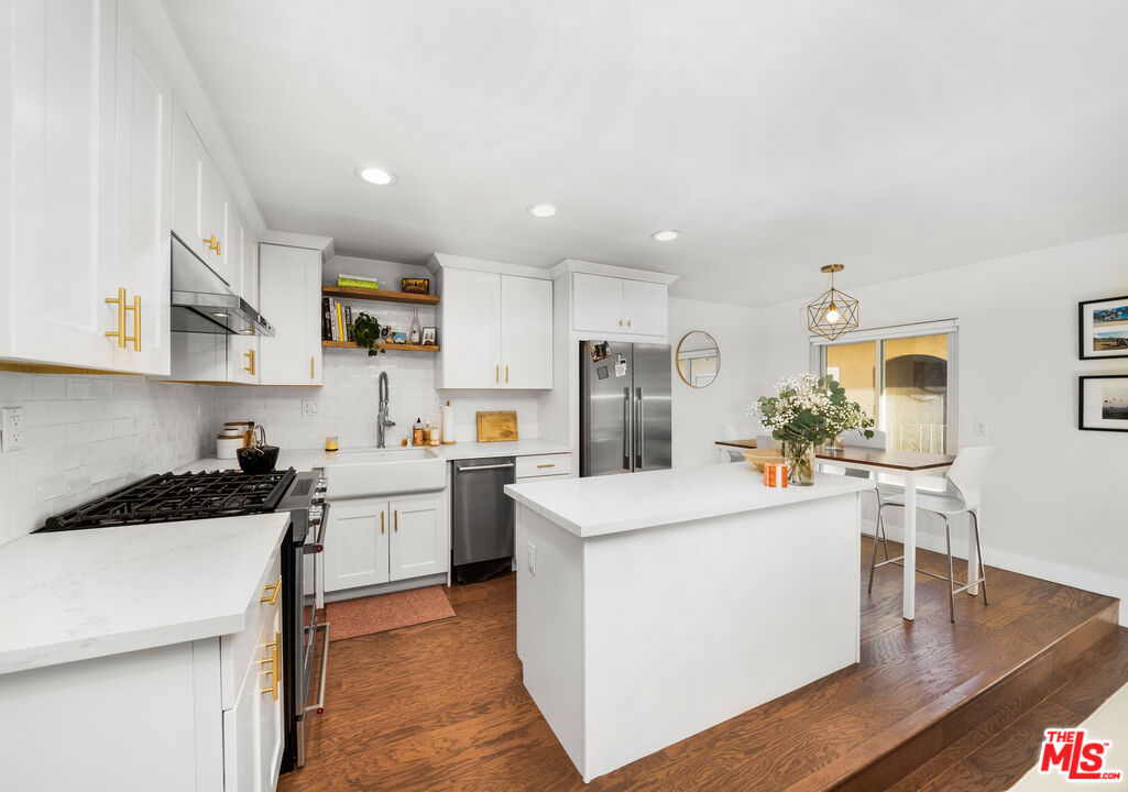933 11th St Unit: 18