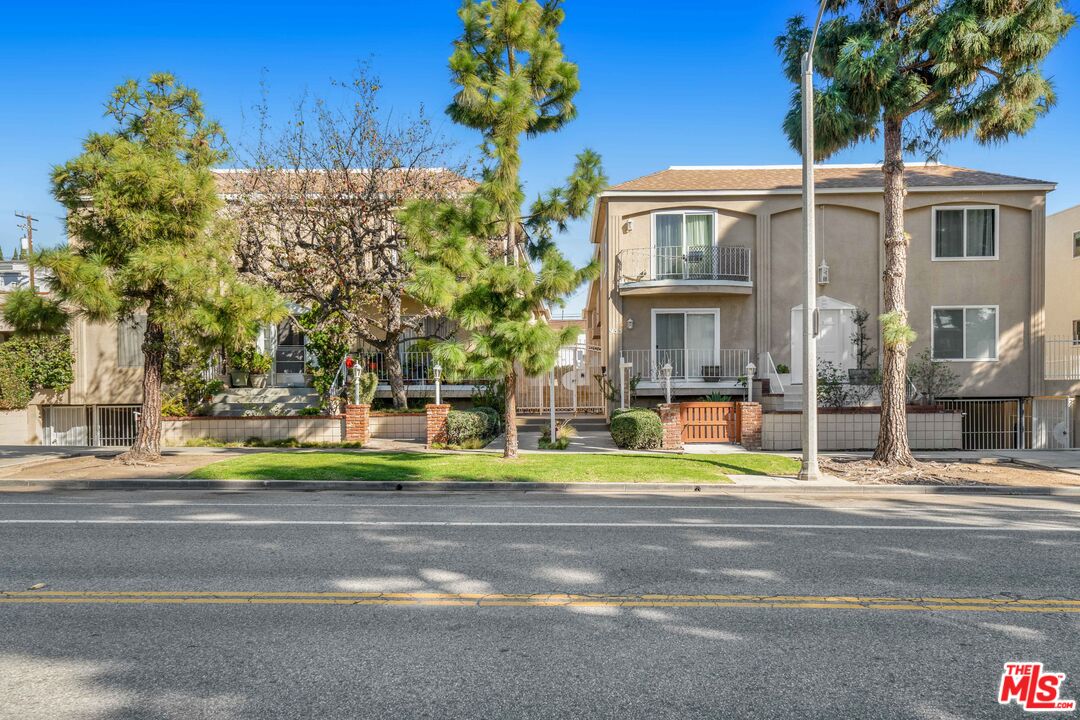 933 11th St Unit: 18