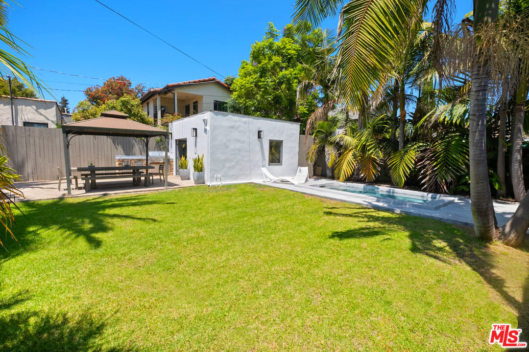 2206 Manning Ave