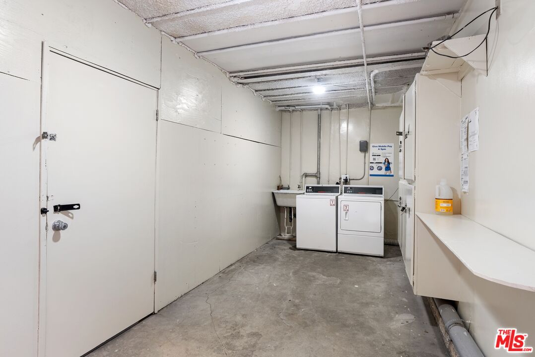 1900 Dracena Dr Unit: 1