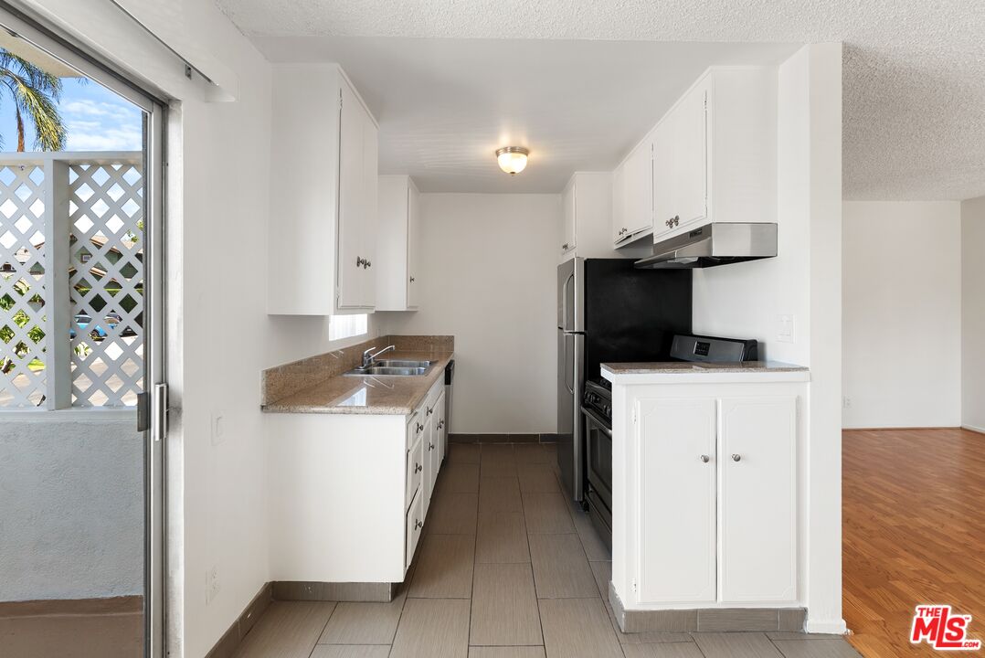 1900 Dracena Dr Unit: 1