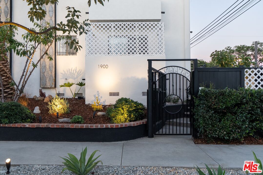 1900 Dracena Dr Unit: 1