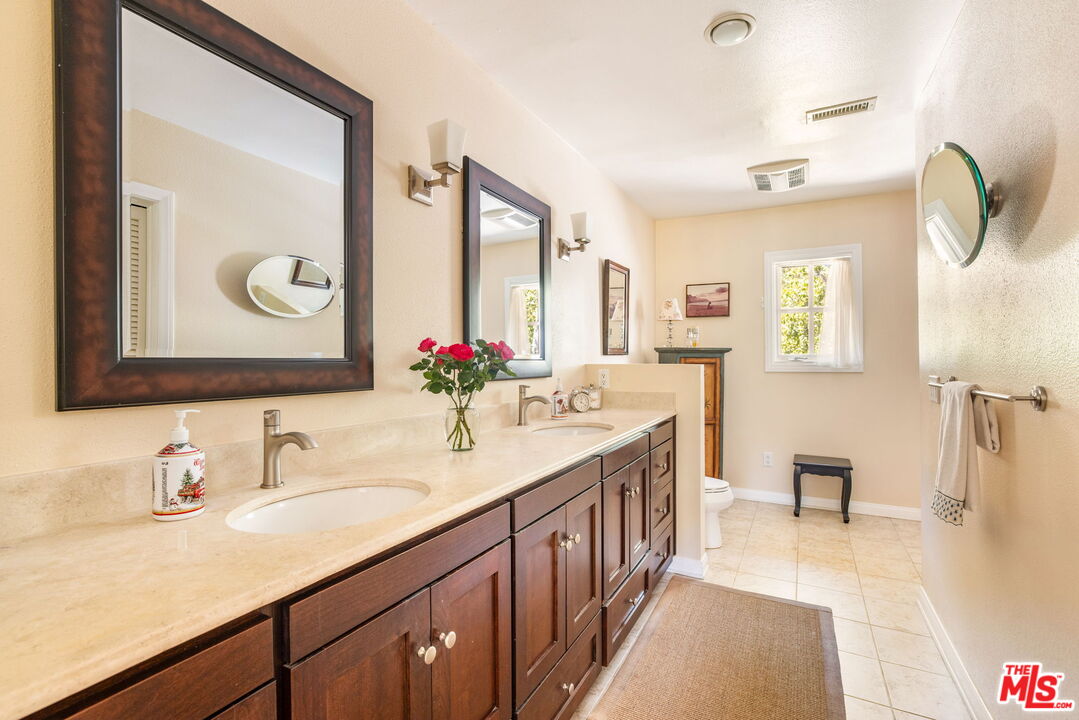 9778 Blantyre Dr