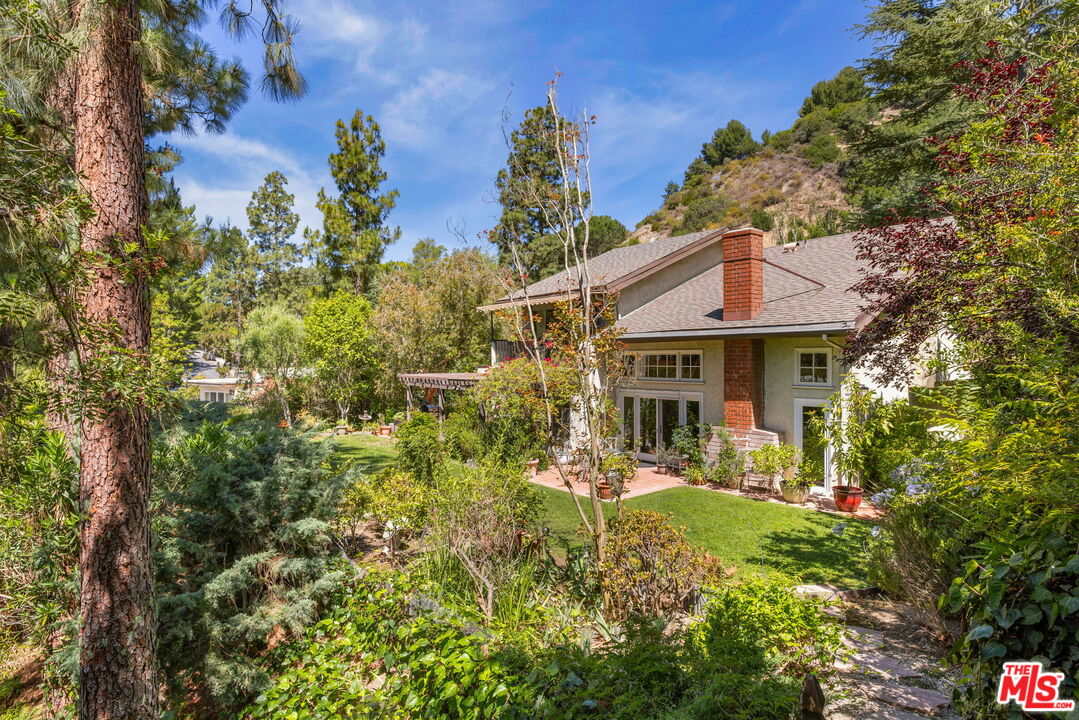 9778 Blantyre Dr