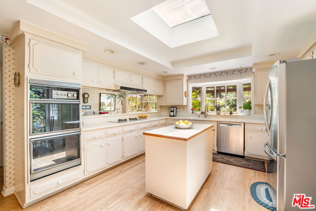 9778 Blantyre Dr