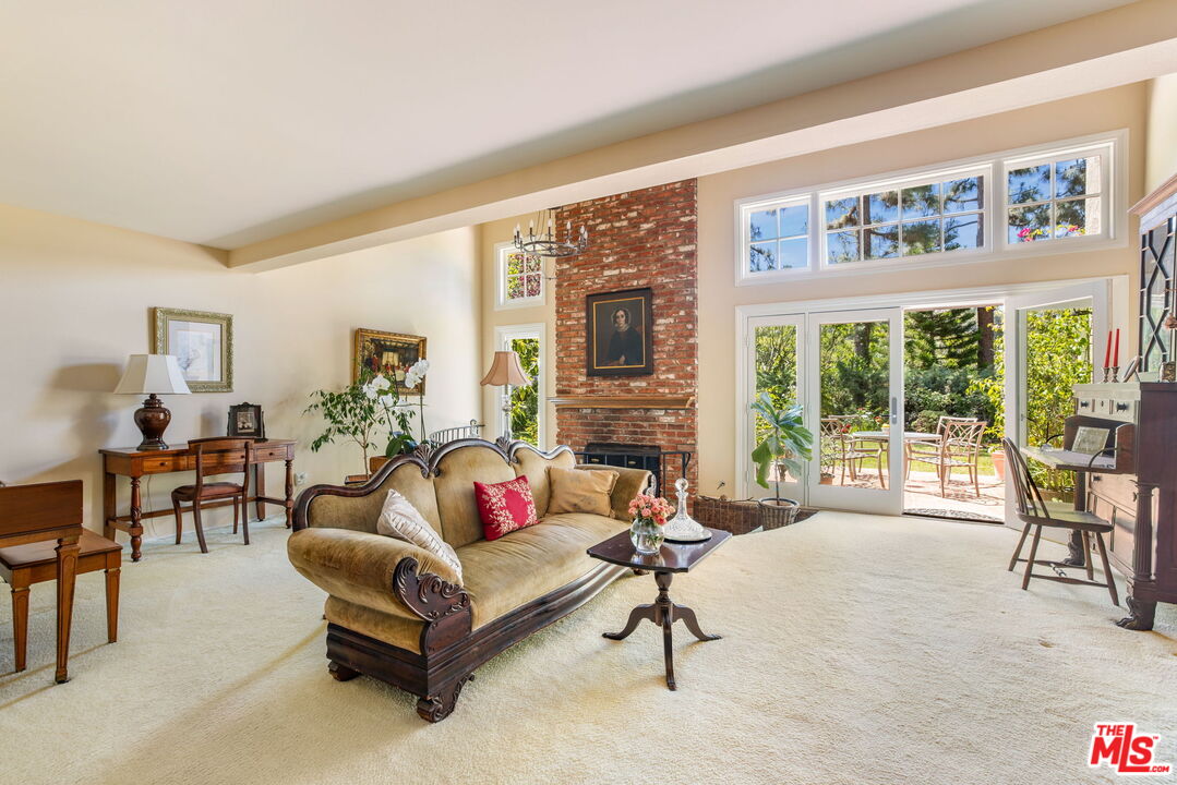 9778 Blantyre Dr