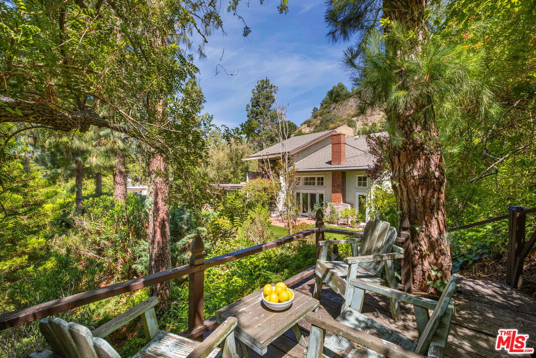 9778 Blantyre Dr