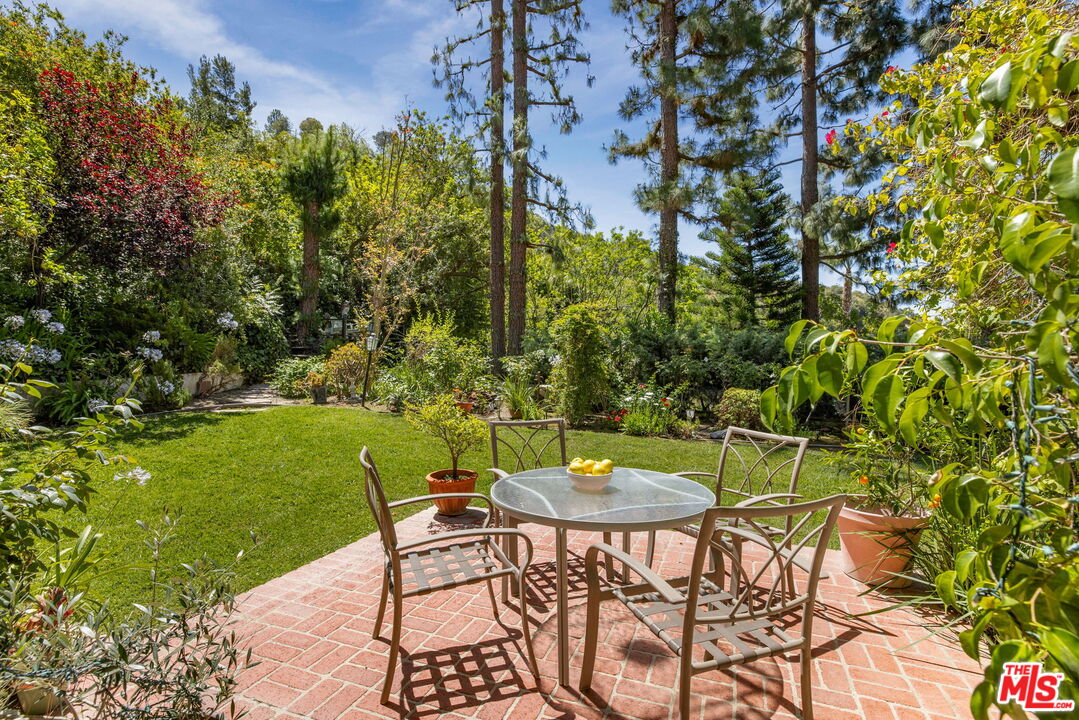9778 Blantyre Dr