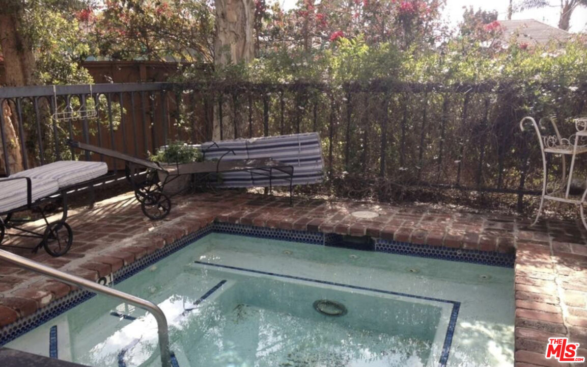 2480 Penmar Ave Unit: 2