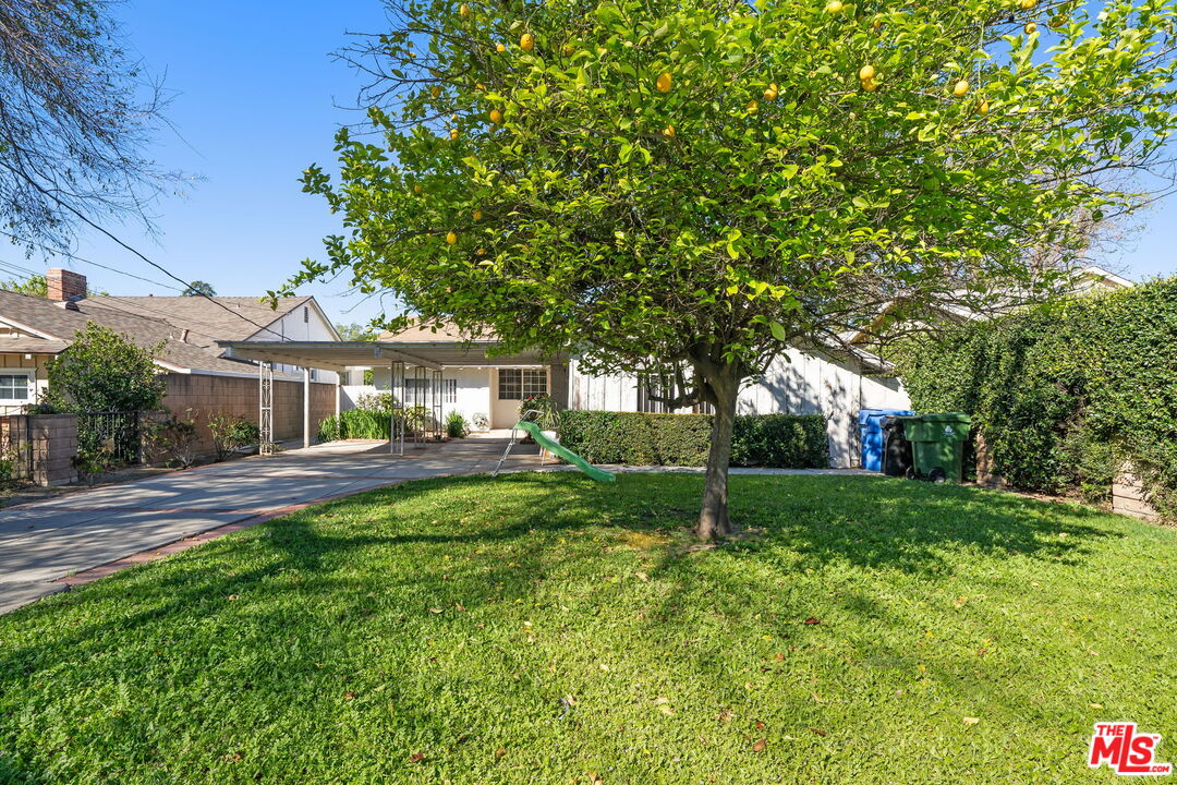 7351 Zelzah Ave